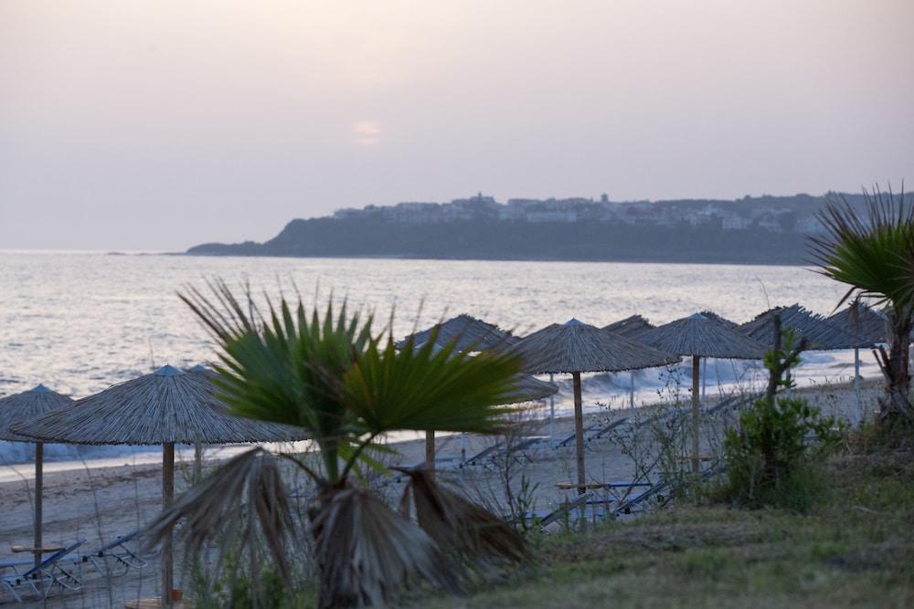 Poseidon Beach Hotel Kastrosikia Exterior photo
