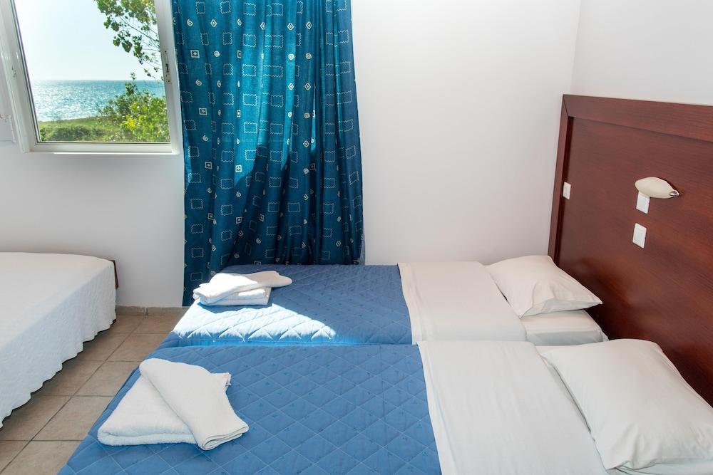 Poseidon Beach Hotel Kastrosikia Exterior photo