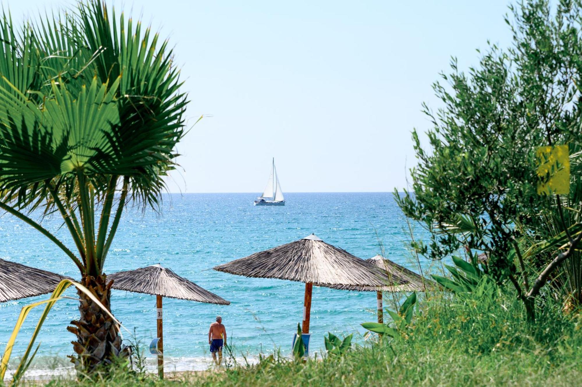 Poseidon Beach Hotel Kastrosikia Exterior photo